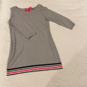 Size L 100% Pima Cotton
Color blocked detail. Striped
3/4 Sleeve
Blue
